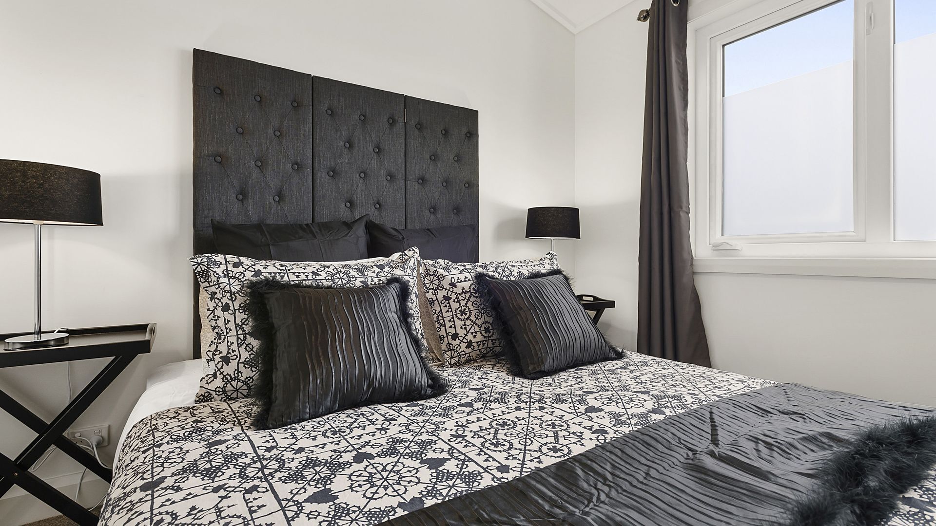 Blue Rosella on Piper