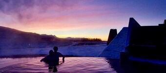 Two Luxury Houses for 16 Guests with HotTubs close to Snæfellsjökull Glacier