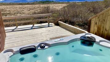 Banyera d'hidromassatge a l'aire lliure