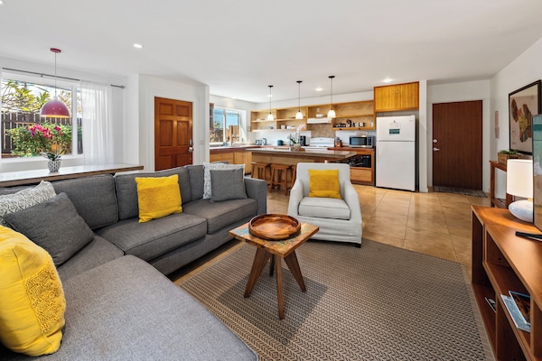 Entry door- Kitchen - sitting area- Tv corner