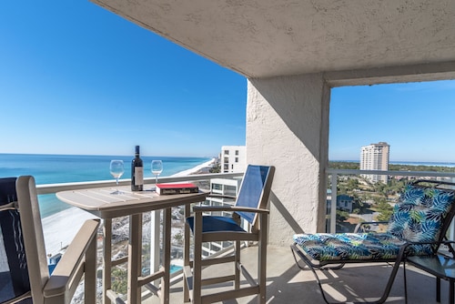 BEACHSIDE 2 SANDESTIN SUMMER DISCOUNTS! BEACH FRONT 1 BR NEW POOL & HOT TUB!