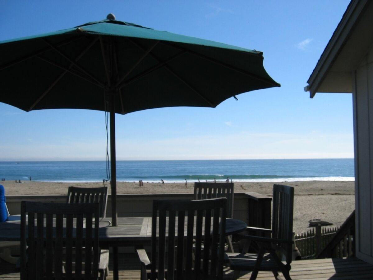 Beachfront house, panoramic ocean views, hot tub, garden patio.