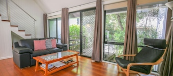 ALLAMBIE COTTAGES - VILLA 2: Bright