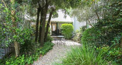 ALLAMBIE COTTAGES - VILLA 2: Bright