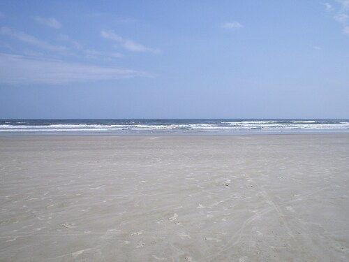 TOWNHOUSE 4 SUITES WIFI AIR CONDITION. PARADISE GUARATUBA CONDOMINIUM COSTA DO SOL