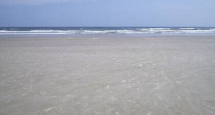 TOWNHOUSE 4 SUITES WIFI AIR CONDITION. PARADISE GUARATUBA CONDOMINIUM COSTA DO SOL