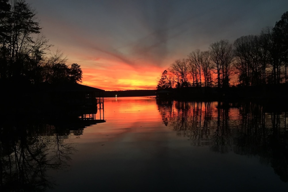 Lakehouse in a Protected Cove with Striking Views of Lake Tillery!