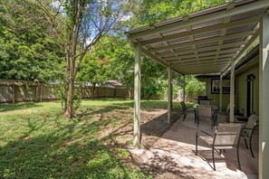 Outdoor dining - Large Dining, Open Floor Plan by AustinGetaways (Austin)