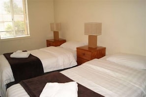 4 habitaciones, tabla de planchar con plancha y wifi gratis