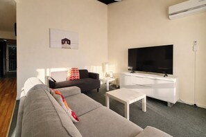 Living area - Seashore Memories - Sleeps 3 (Scarborough)