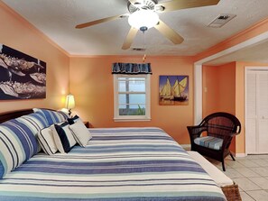 4 bedrooms, iron/ironing board, Internet, bed sheets - Charming Tybee home w. patio, grill + pet friendly! (Tybee Island)