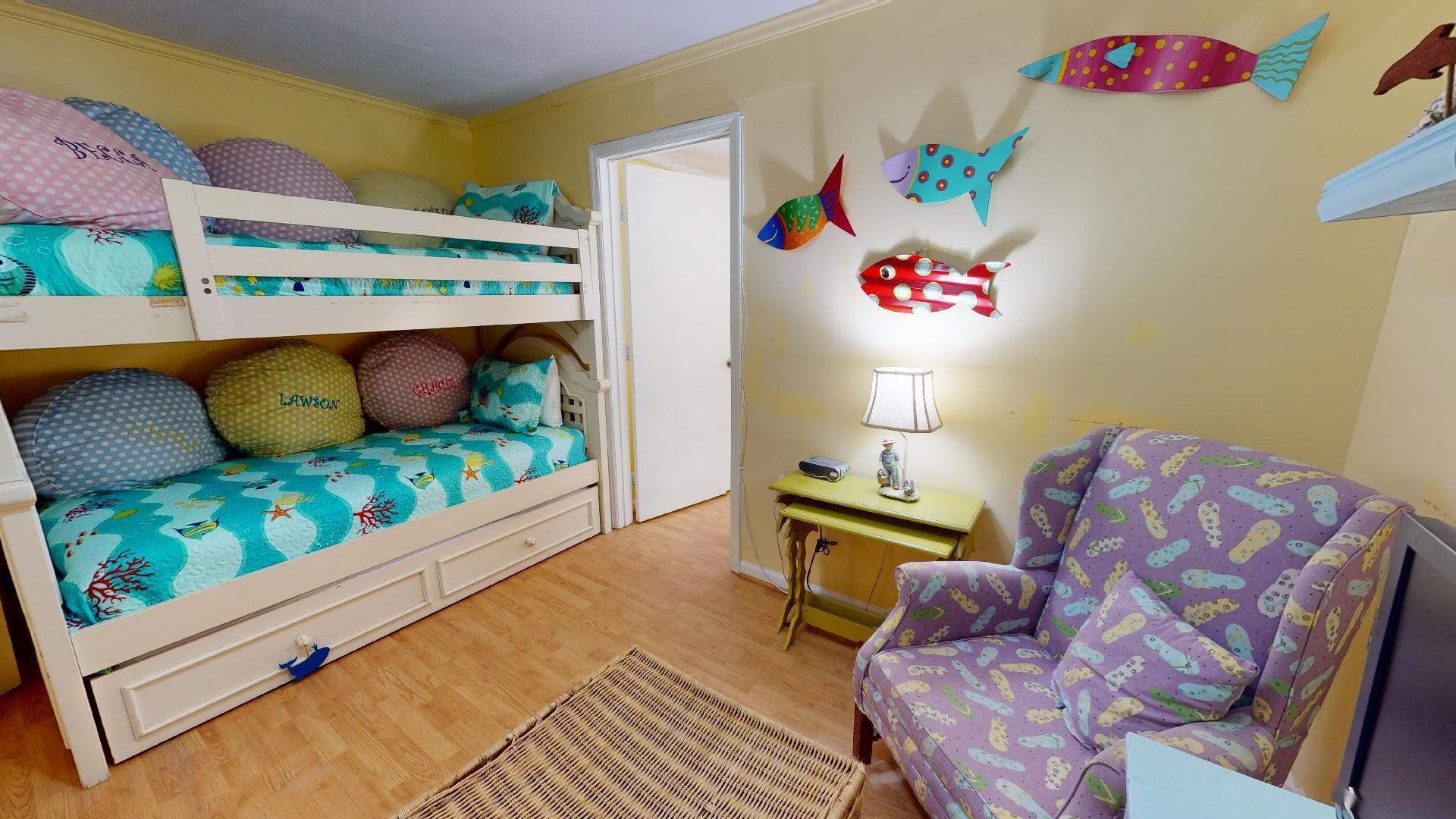 4 bedrooms, iron/ironing board, Internet, bed sheets