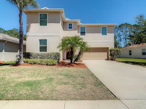 Exterior - Cost-effective!!! 8BR/5BA pool home,Near Disney,SeaWorld,Convention Center (Kissimmee)