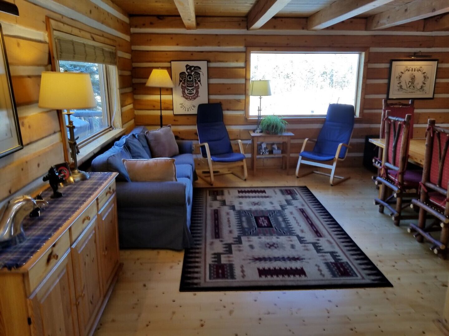 Beautiful and Comfortable Log Home with Mountain Views