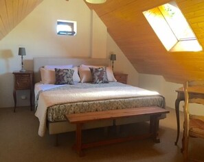 1 bedroom, iron/ironing board, free WiFi, bed sheets - Romantic Stone Cottage at 2 km from celebrated Castles and the Dordogne River (Veyrines-De-Domme)