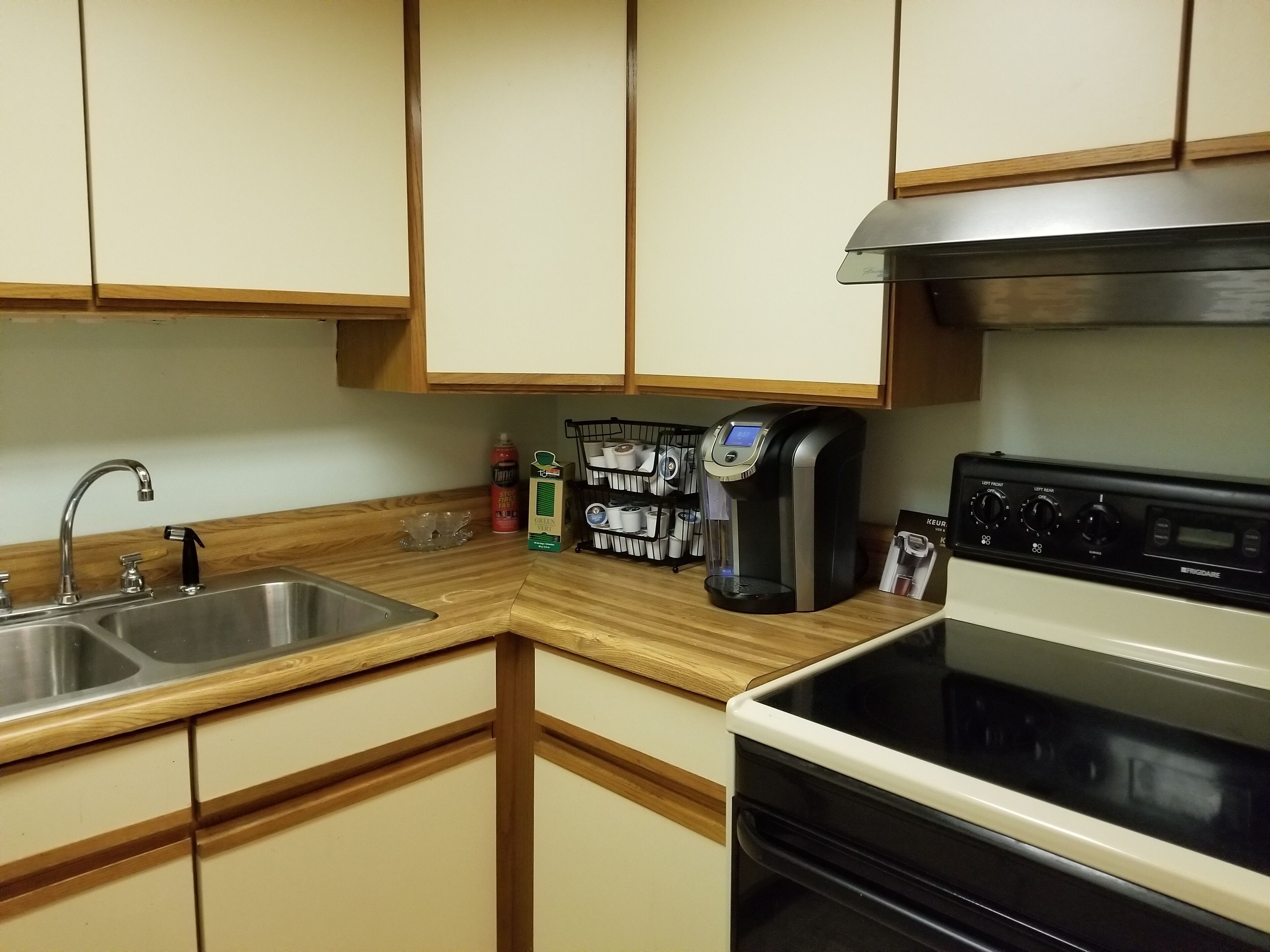 Quiet neighborhood, comfortable apartment, 10 miles from downtown Nashville