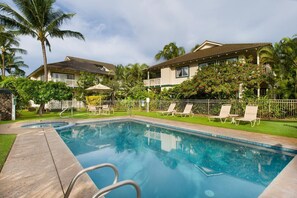 Pool - Luxury Condo In Poipu Beach, Central Air Conditioning, Pools and Mountain Views (Koloa)