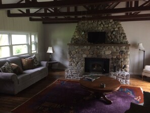 Smart TV, fireplace, DVD player, books - Shawano WI Wolf River home with lake access via Shawano Lake Channel (Shawano)