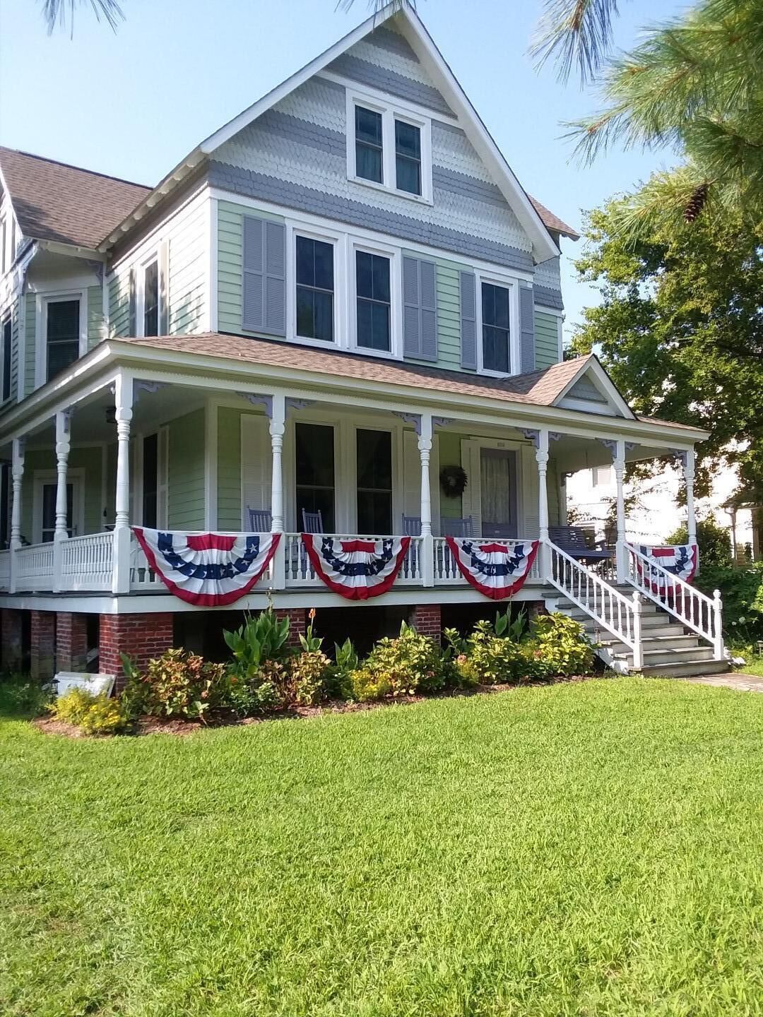 New Listing! Bicycles, Beach Toys, Kayaks,  Chairs/ Umbrella, 6 blocks to Beach!