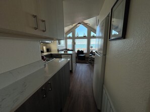 冰箱、微波炉、烤箱、炉灶