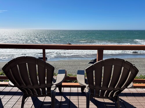 Ocean Front Cabin 10 with Jacuzzi & Breathtaking Views - The Ocean Mariner - Just STEPS TO THE BEACH (Private Beach Owned by White Rock Resort)