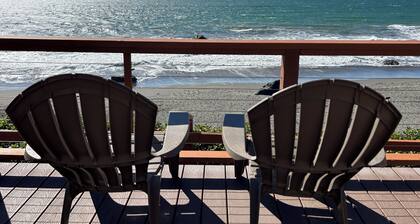 Ocean Front Cabin 10 with Jacuzzi & Breathtaking Views - The Ocean Mariner - Just STEPS TO THE BEACH (Private Beach Owned by White Rock Resort)