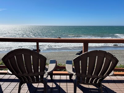 Ocean Front Cabin 10 with Jacuzzi & Breathtaking Views - The Ocean Mariner - Just STEPS TO THE BEACH (Private Beach Owned by White Rock Resort)