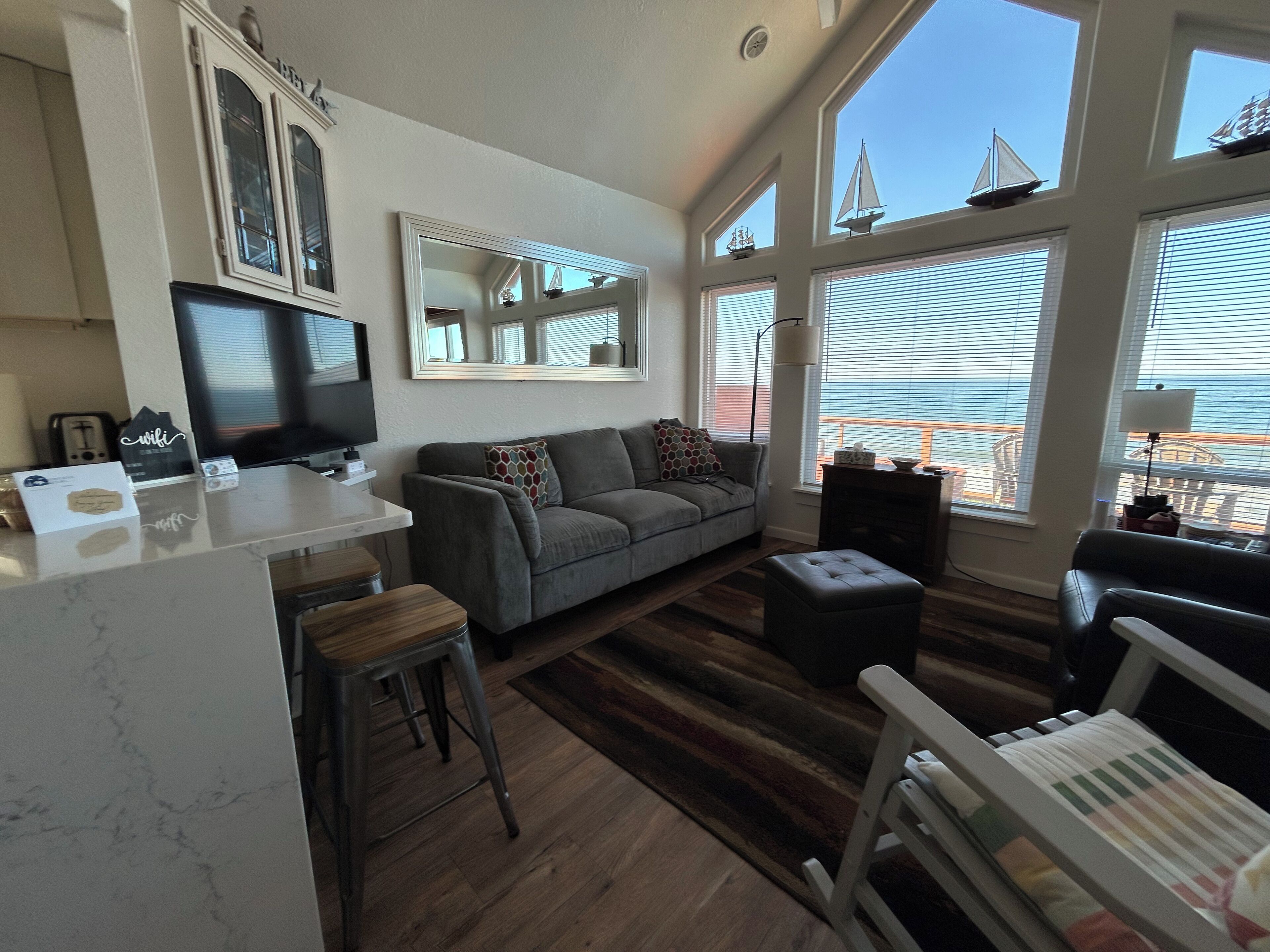 Smart TV, fireplace