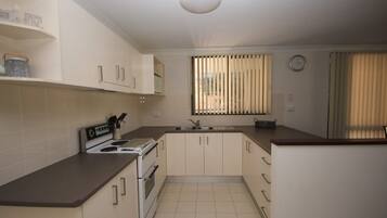 Frigorífic, microones, forn i placa de cuina