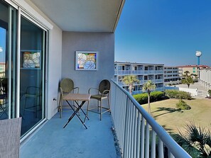 Property grounds - Charming condo w. community pool + ocean views. (Tybee Island)