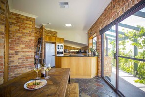 Microwave, oven, dishwasher, coffee/tea maker