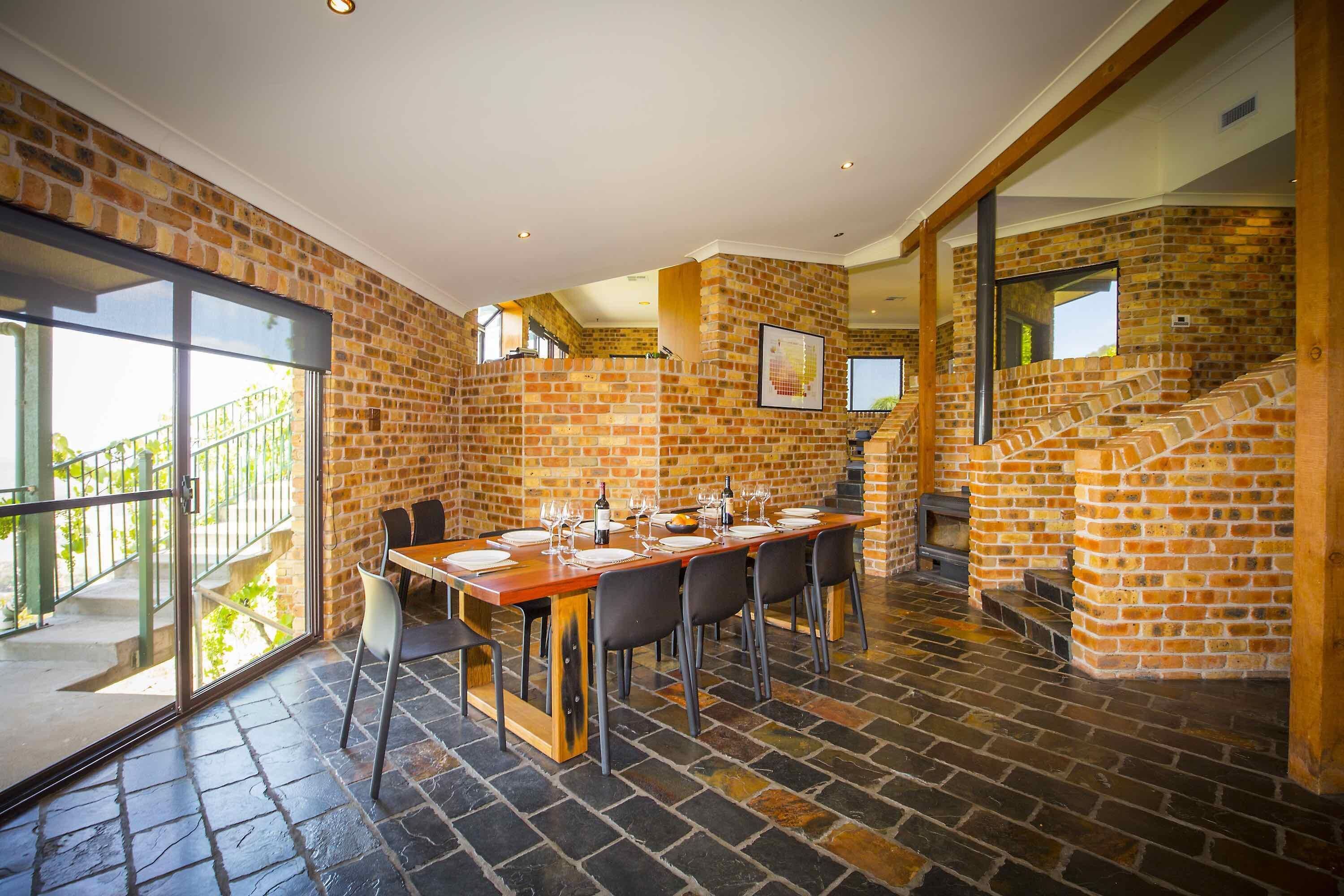 Aquila - 4 bedroom home with amazing valley views and swimming pool — image 9