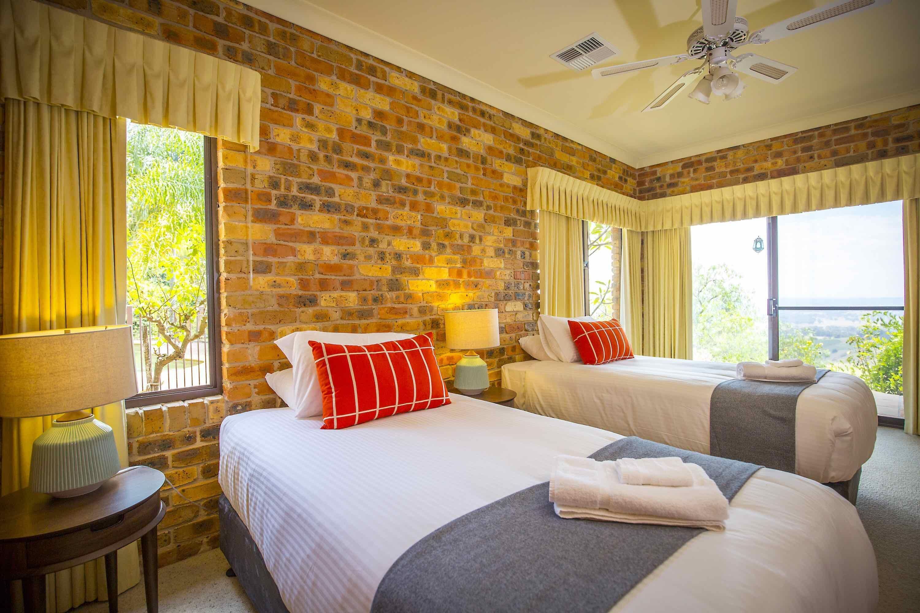 Aquila - 4 bedroom home with amazing valley views and swimming pool — image 15