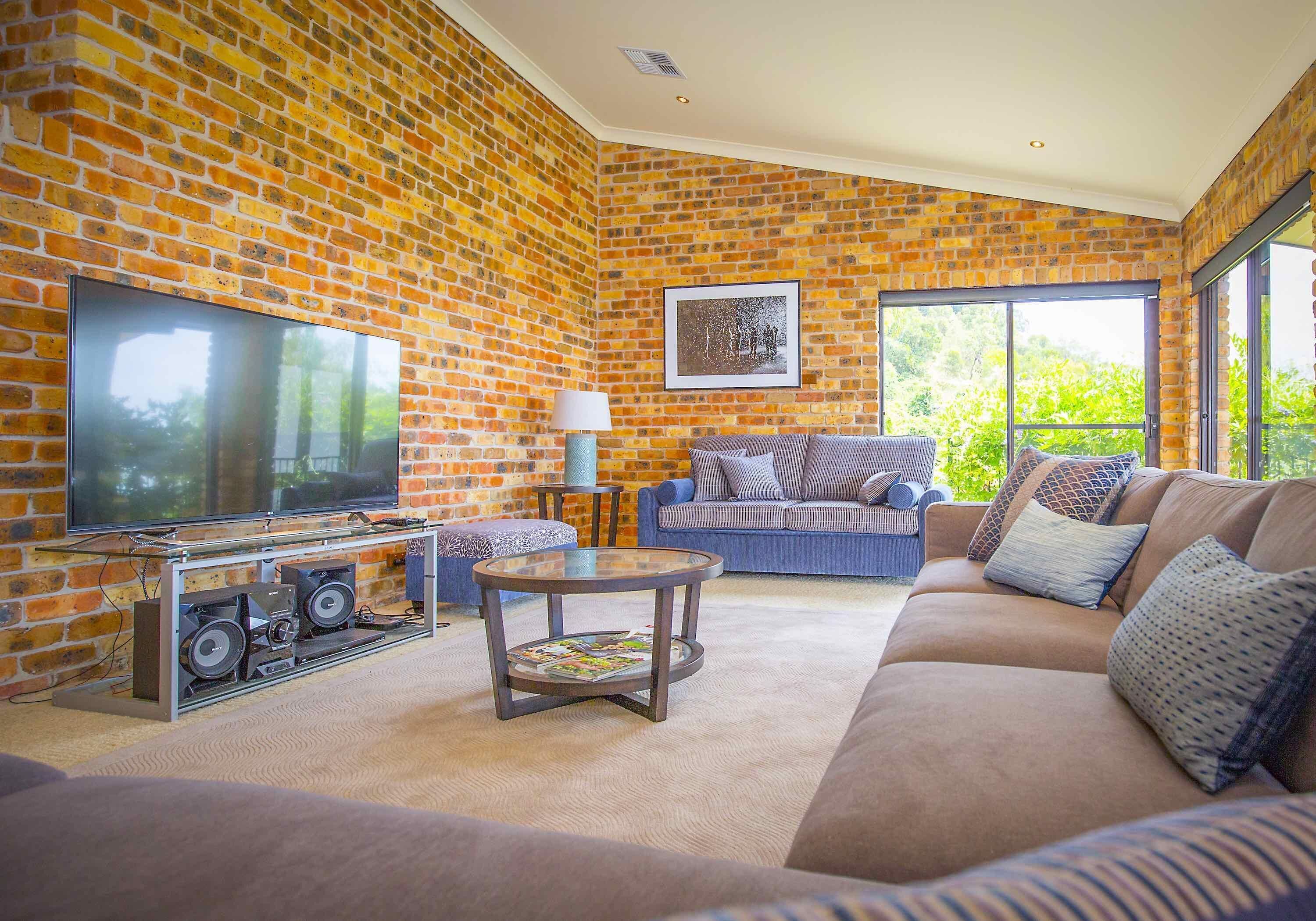 Aquila - 4 bedroom home with amazing valley views and swimming pool — image 4