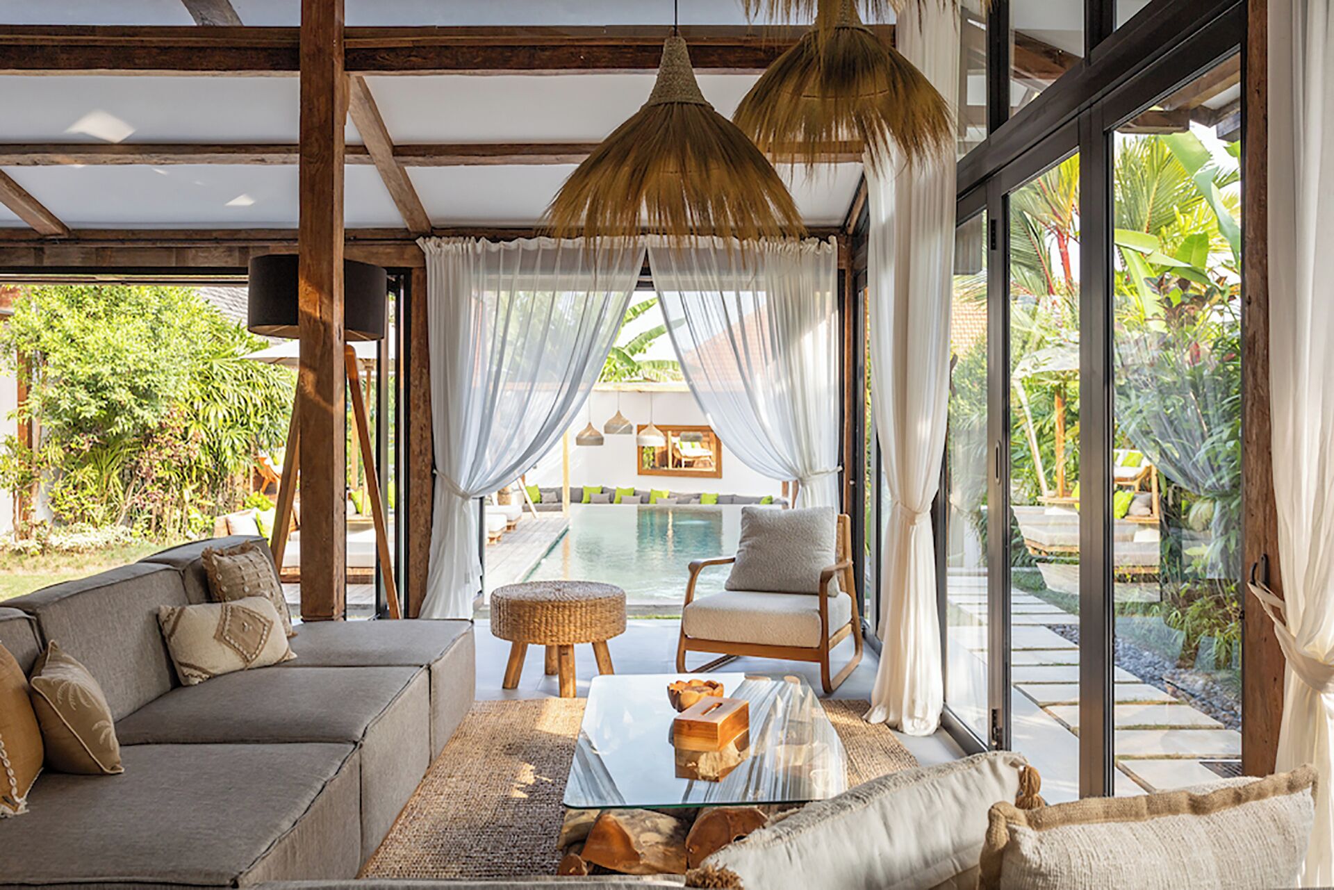 Flat-screen TV, stereo