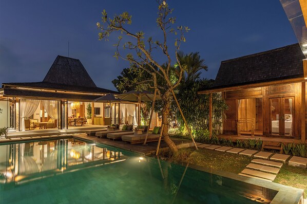 Outdoor pool, pool loungers