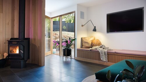 Dollywood - Stylish Home in Daylesford