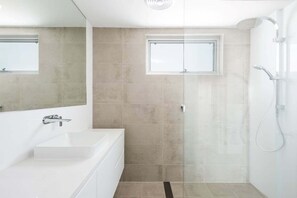 Shower, hair dryer, towels - Cronulla Ocean View Apartment 87 (Sutherland Shire Council)