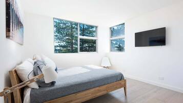 2 bedrooms, iron/ironing board, free WiFi