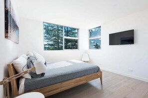 2 bedrooms, iron/ironing board, free WiFi - Cronulla Ocean View Apartment 87 (Sutherland Shire Council)