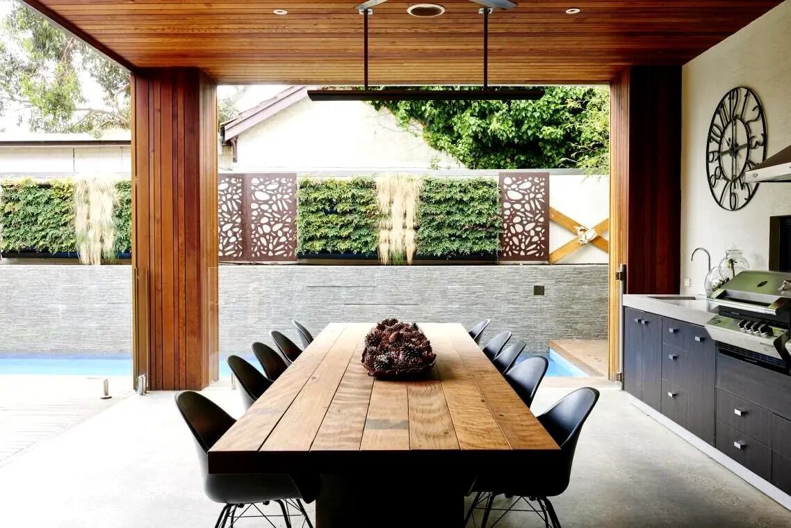 Outdoor dining