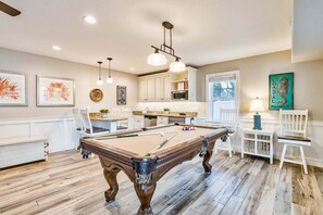 Game room - Ruff Life | 320 ft from the beach | Dog Friendly, Private Pool, Hot Tub (Virginia Beach)