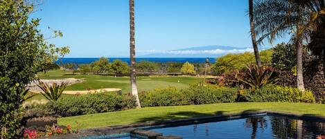 Piscina a l'aire lliure i piscina climatitzada