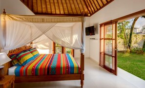 4 bedrooms, WiFi - Private Pool Villa with Huge Garden! (Jimbaran)