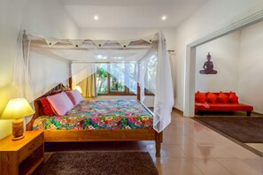 4 bedrooms, WiFi - Private Pool Villa with Huge Garden! (Jimbaran)