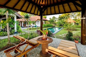 Terrace/patio - Private Pool Villa with Huge Garden! (Jimbaran)