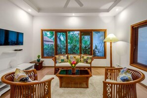 TV - Private Pool Villa with Huge Garden! (Jimbaran)