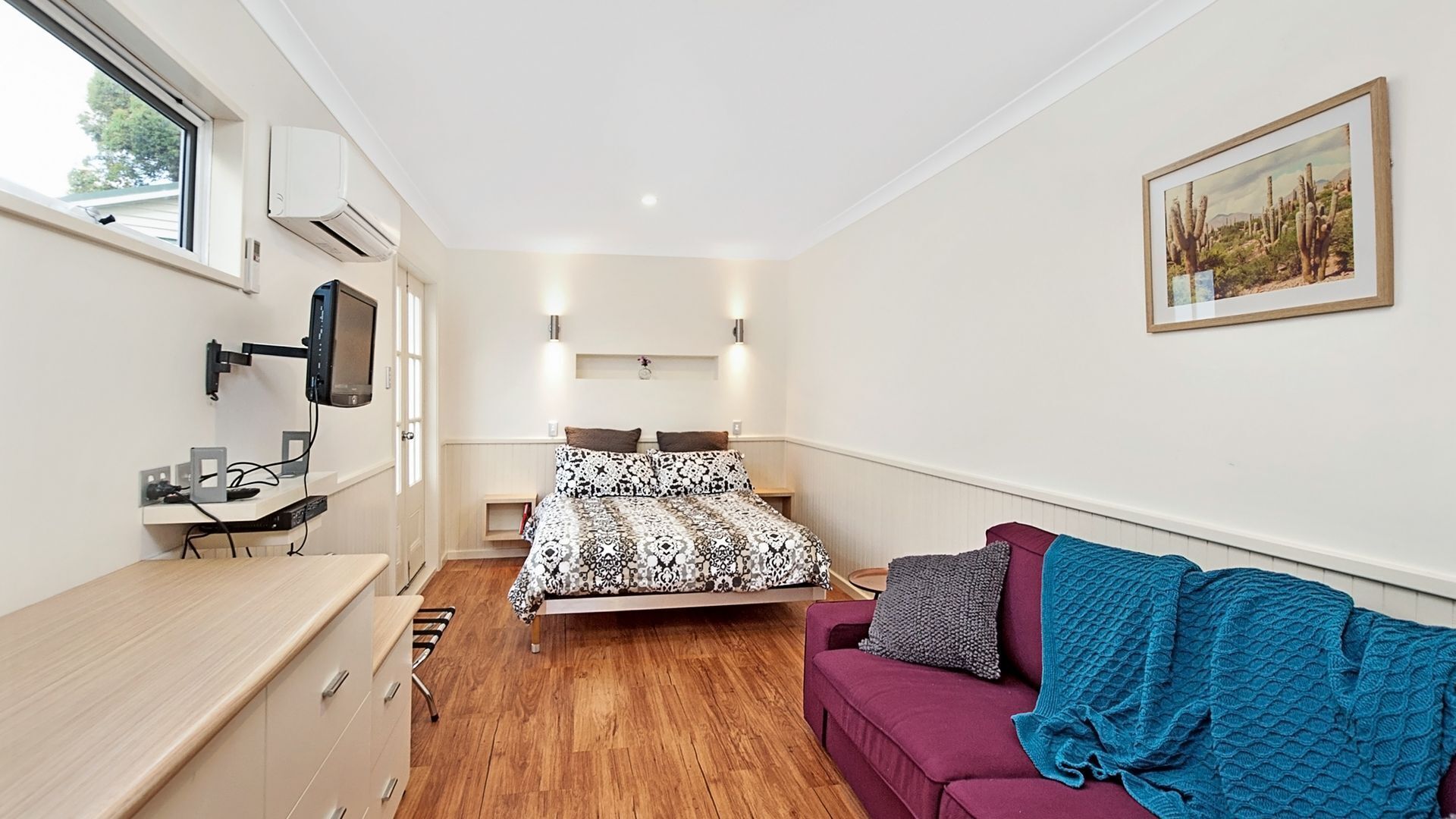 Bottlebrush Cottage & Studio — image 10