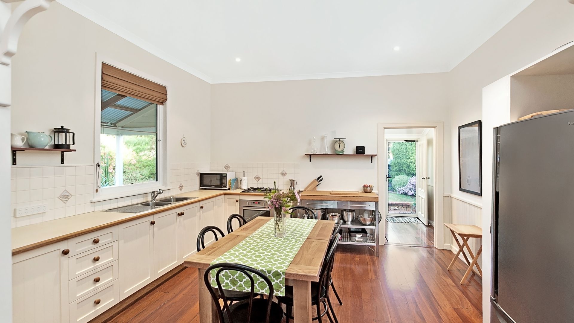 Bottlebrush Cottage & Studio — image 5