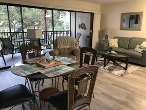Flat-screen TV, DVD player - Barb's Three Wishes! Sun, Sand, Siesta! (Sarasota)